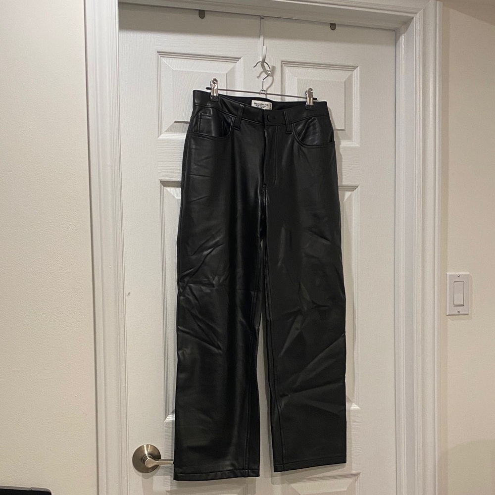 Abercrombie & Fitch Black Faux Leather Straight-Leg Pants - Size 8 Short